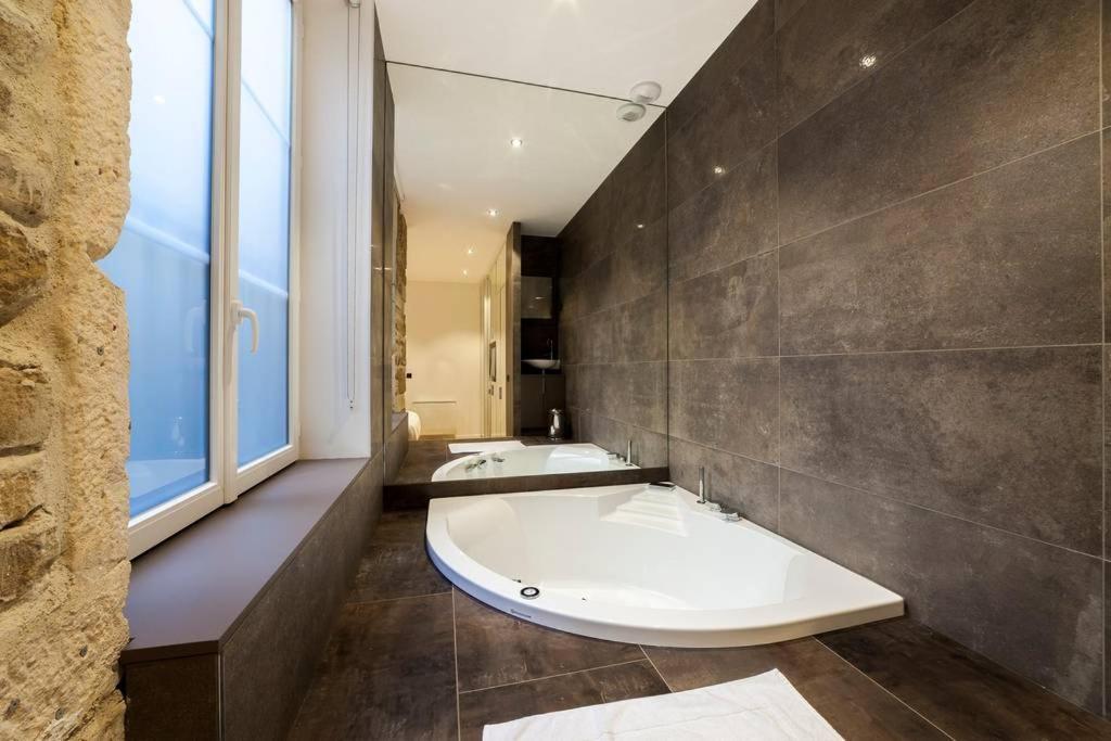 Pur Bonheur Hotel De Ville - Clim Et Balneo Ail Lyon Eksteriør billede